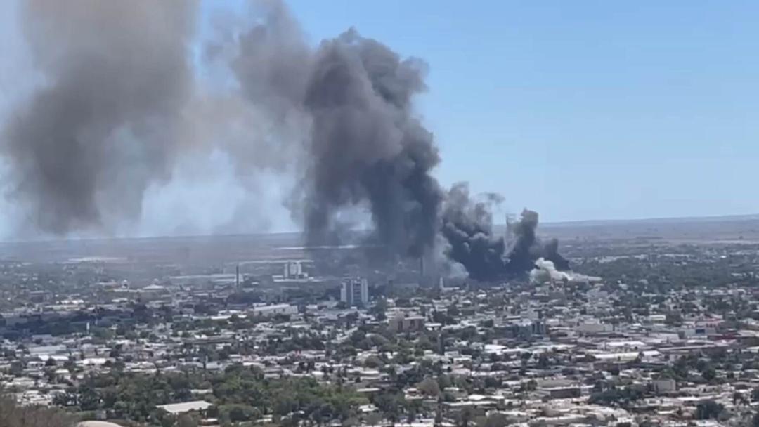 Los Mochis: Incendio en plaza comercial deja 5 muertos