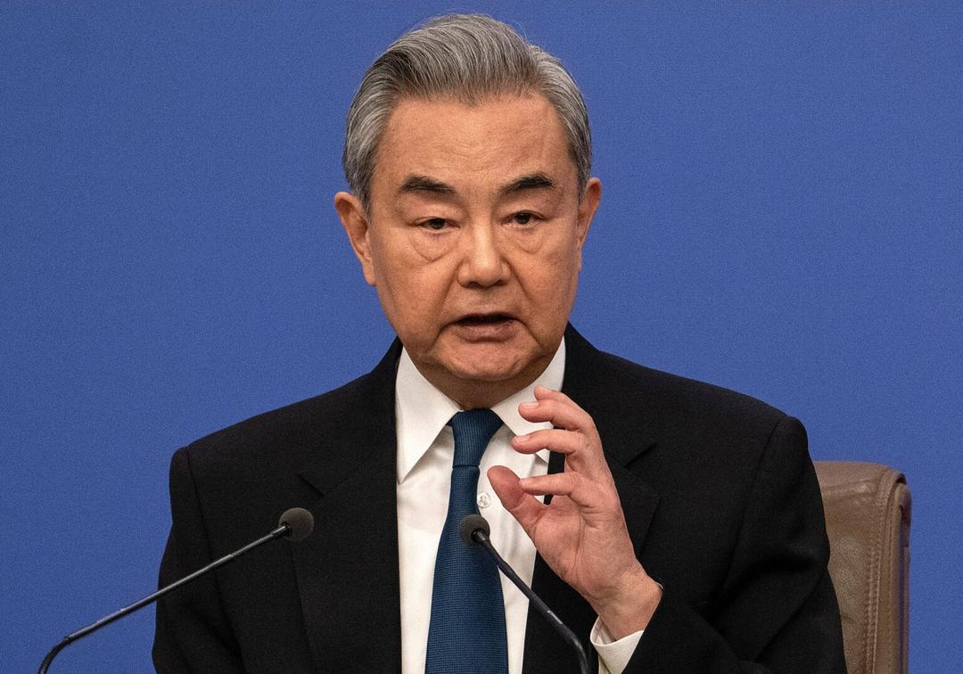 China le pide a EU e Irán que abran el Estrecho de Ormuz “lo más pronto posible”