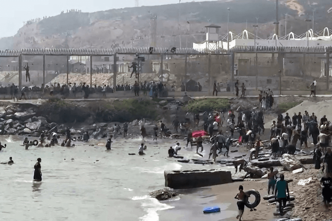 VIDEO: Miles de migrantes llegan a Ceuta; piden emergencia nacional