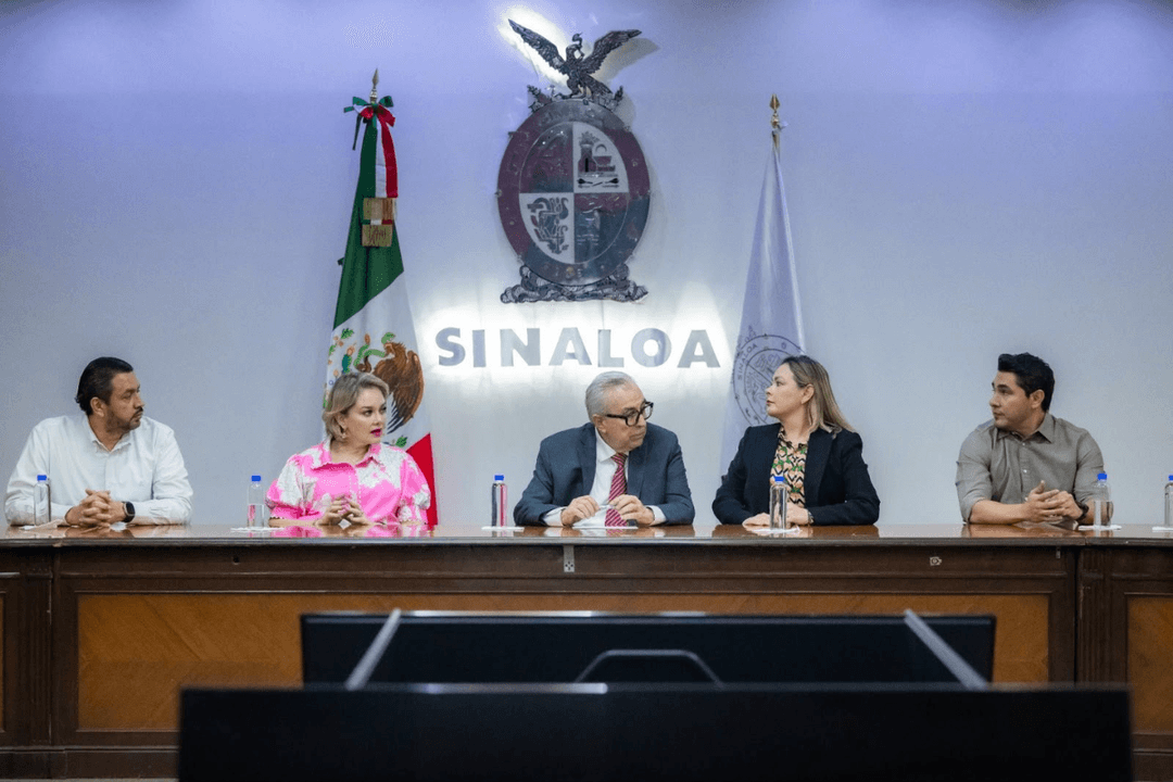 Rocha Moya se reúne con su gabinete tras retomar la gubernatura