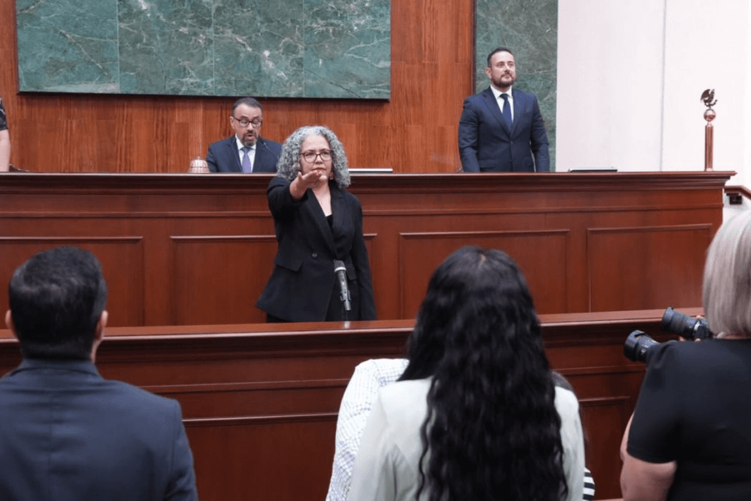 Graciela Domínguez toma protesta como gobernadora interina de Sinaloa