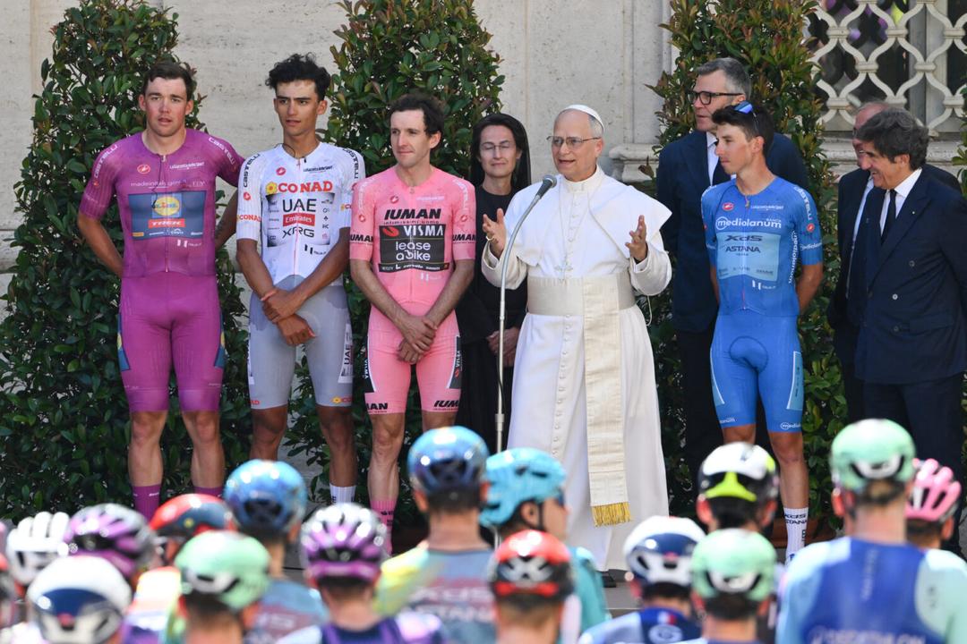 Isaac del Toro: El ciclista mexicano recibe bendición del papa León XIV