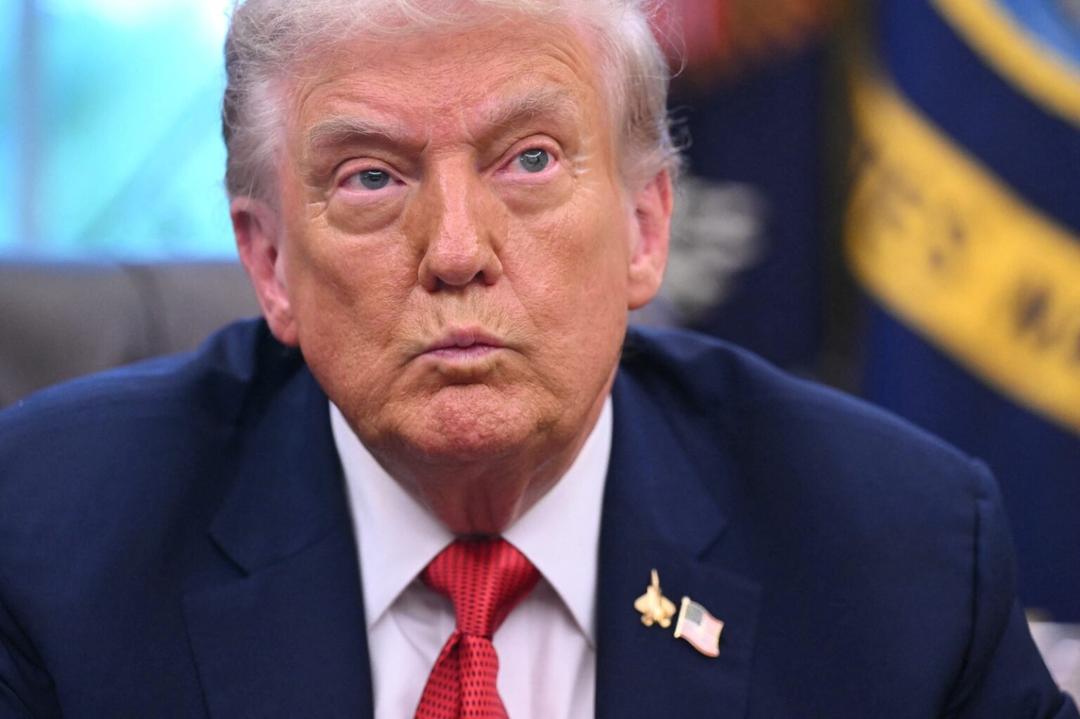 Trump impone nuevos aranceles a camiones y autobuses importados