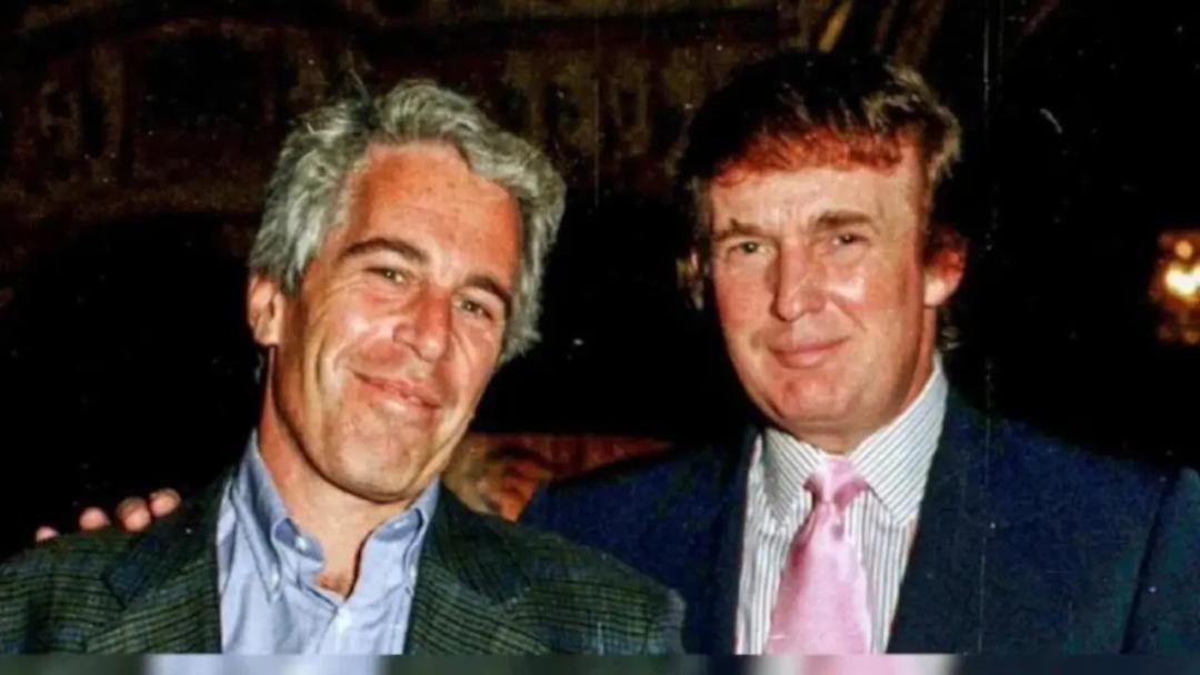 Departamento de Justicia de EU publica nuevos documentos de Epstein; acusan a Trump