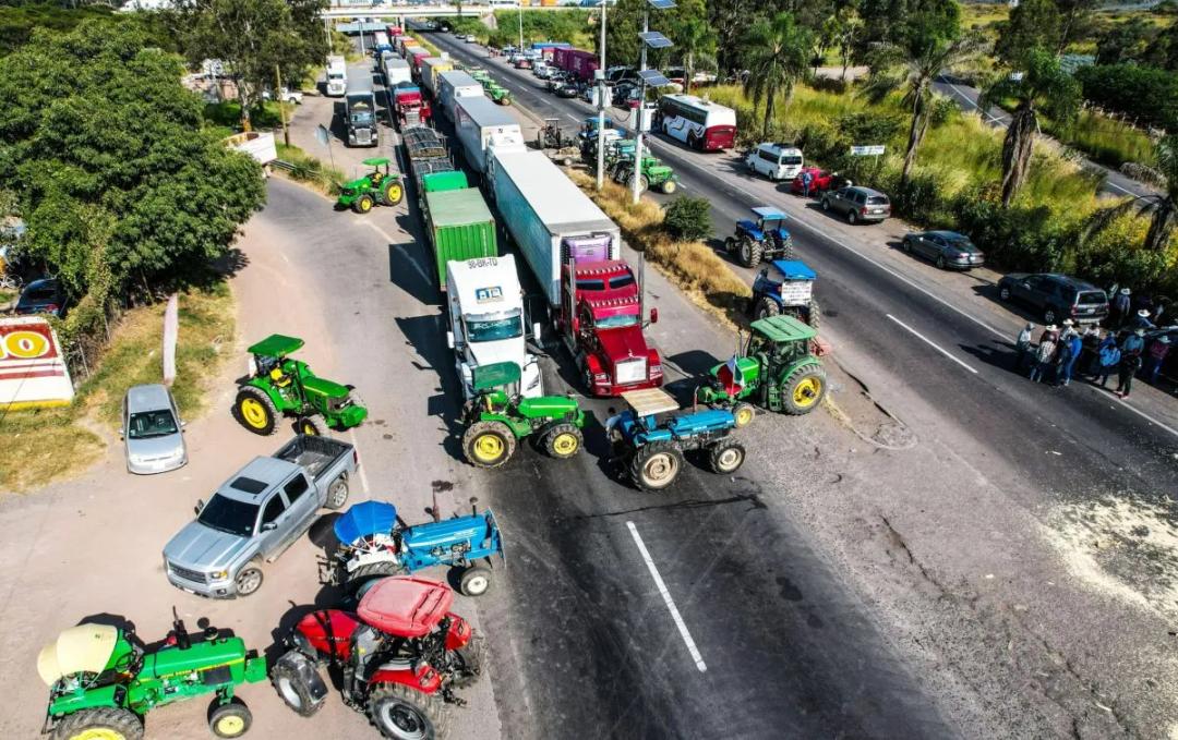 Bloqueos carreteros han provocado pérdidas de al menos 6 mil MDP