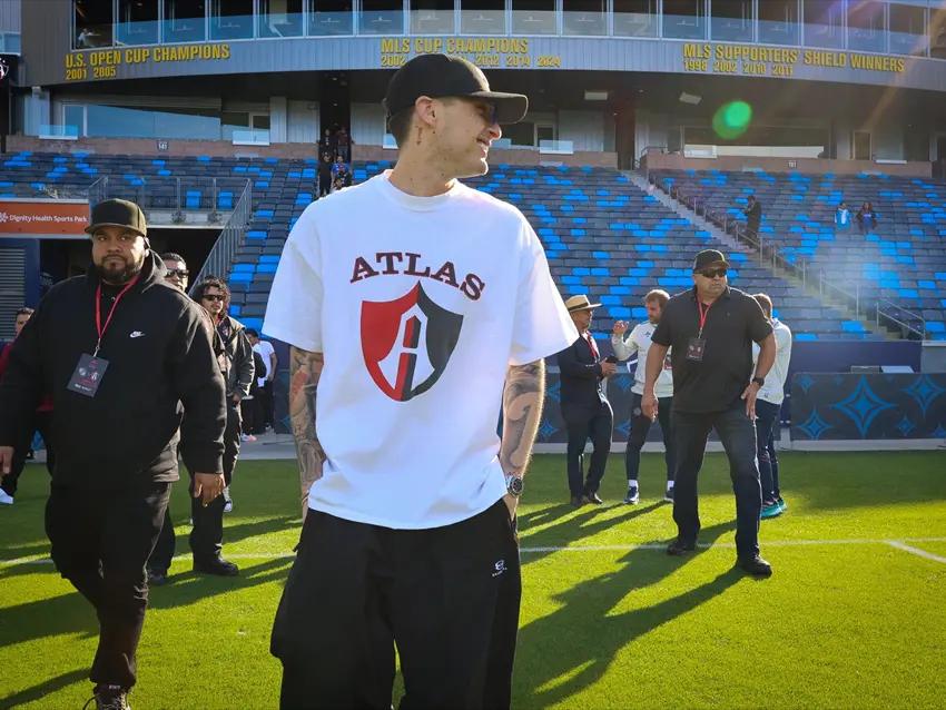 Peso Pluma: ¡El más fiel! Asiste para apoyar a Atlas en su partido amistoso