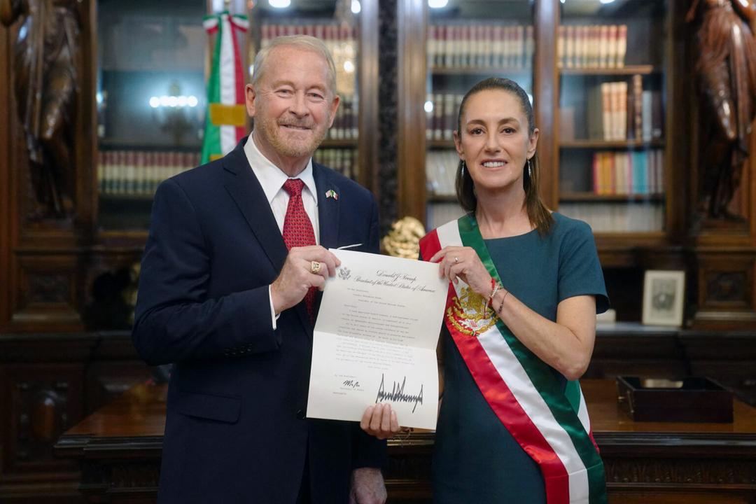 Ronald Johnson: Embajador de EU felicitó al Gobierno de México