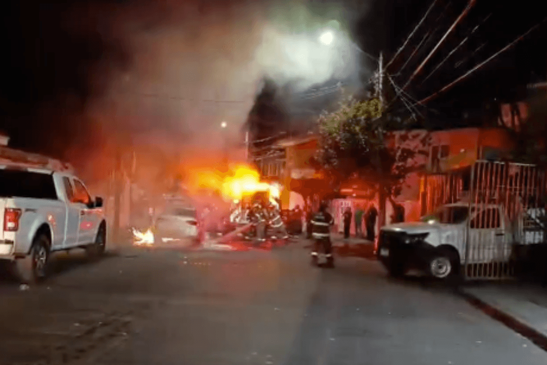 Guadalajara: Cinco vehículos fueron incendiados en diversos puntos
