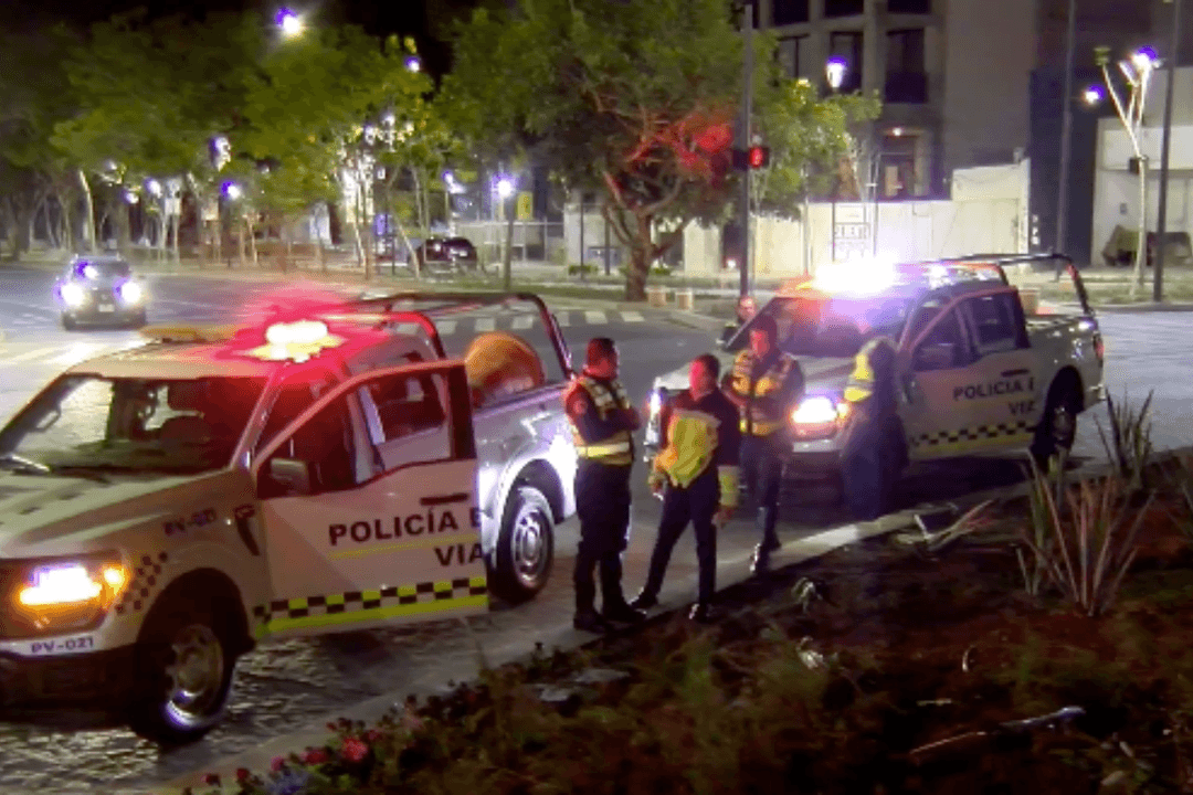 Guadalajara: Conductor choca contra el monumento de La Minerva