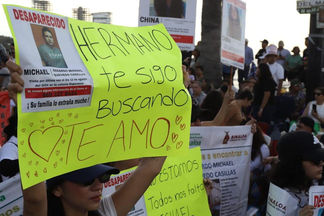 Mazatlán: Madres buscadoras participan en desfile del Carnaval