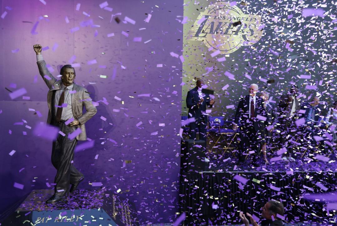 NBA: Los Lakers homenajean a la leyenda Pat Riley con una estatua