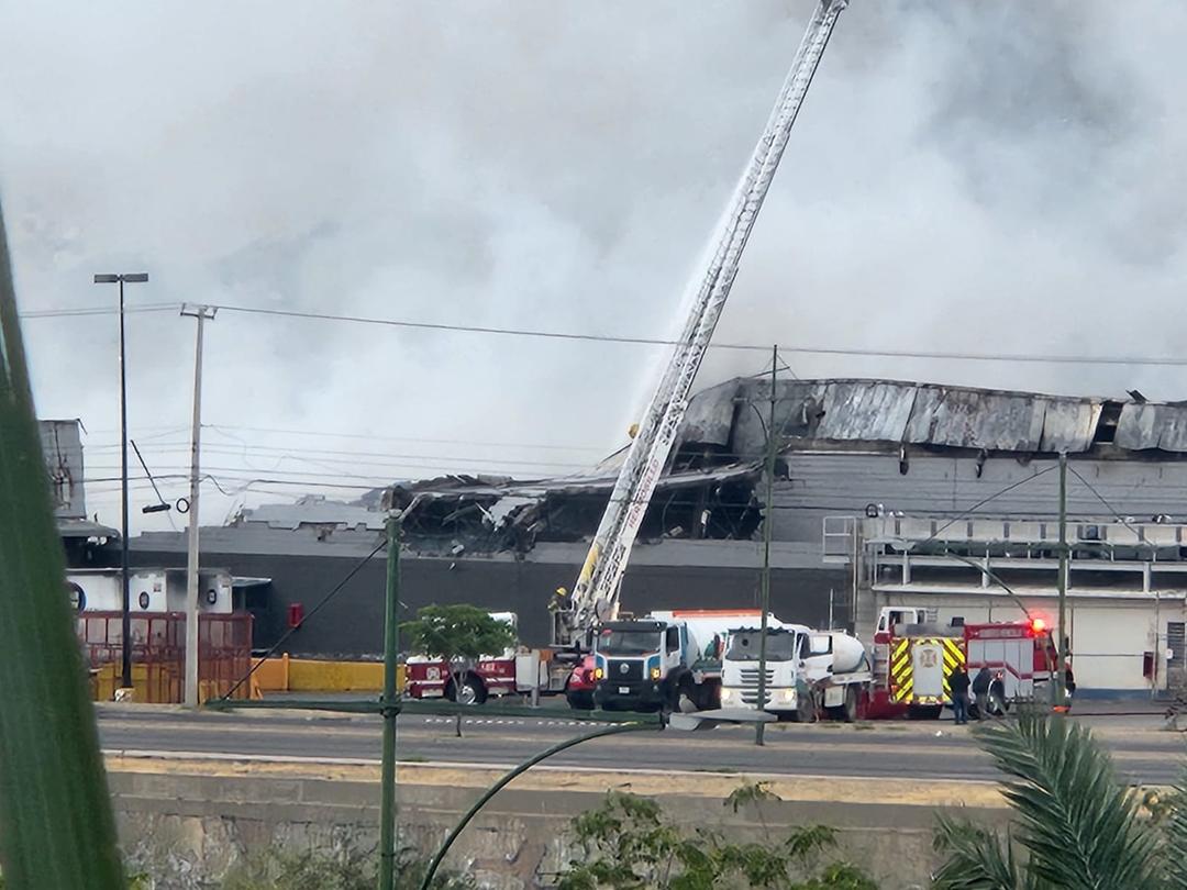 Hermosillo: ¡Pérdida total! Fuerte incendio consume tienda Sam’s Club