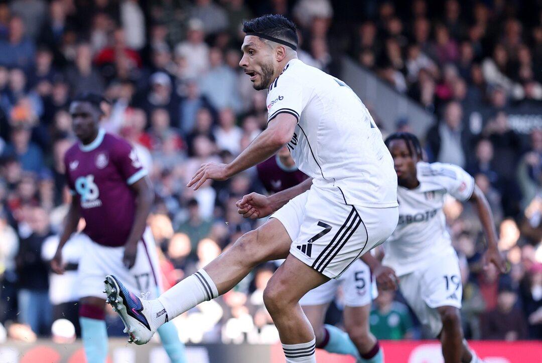 Raúl Jiménez es el mejor tirador de penales de la historia de la Premier League