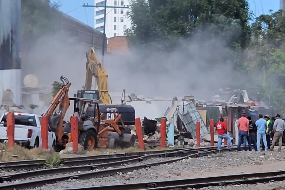 Pueblo Quieto: Ferromex demuele casas vinculadas a actividad ilícita