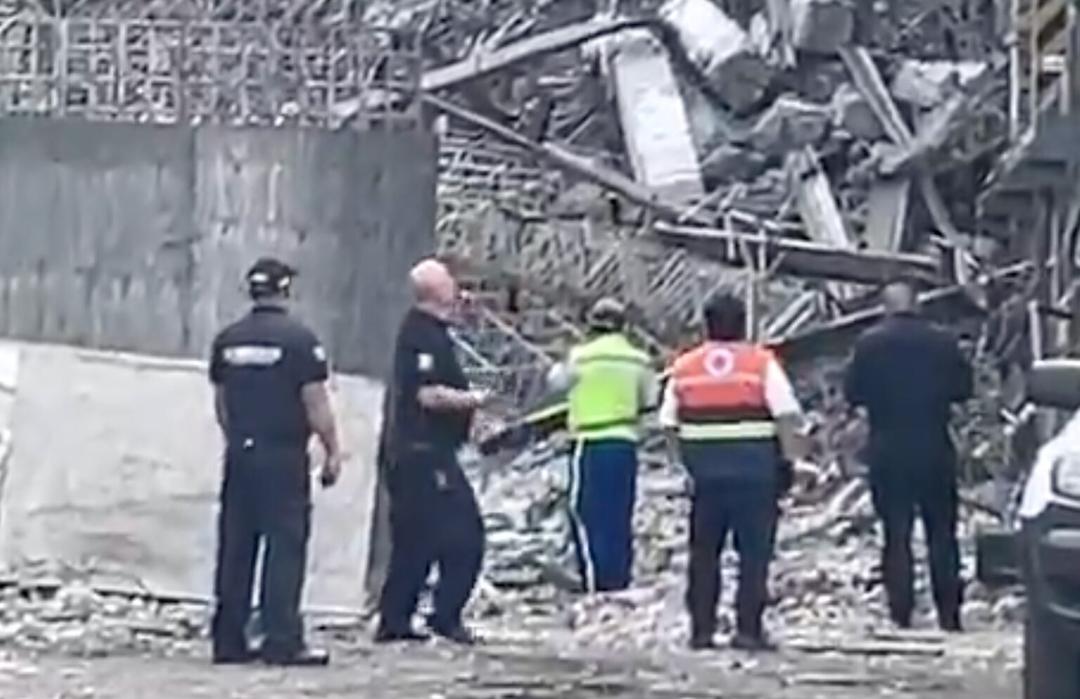 CDMX: Colapsa edificio en la Alcaldía Cuauhtémoc; hay personas atrapadas