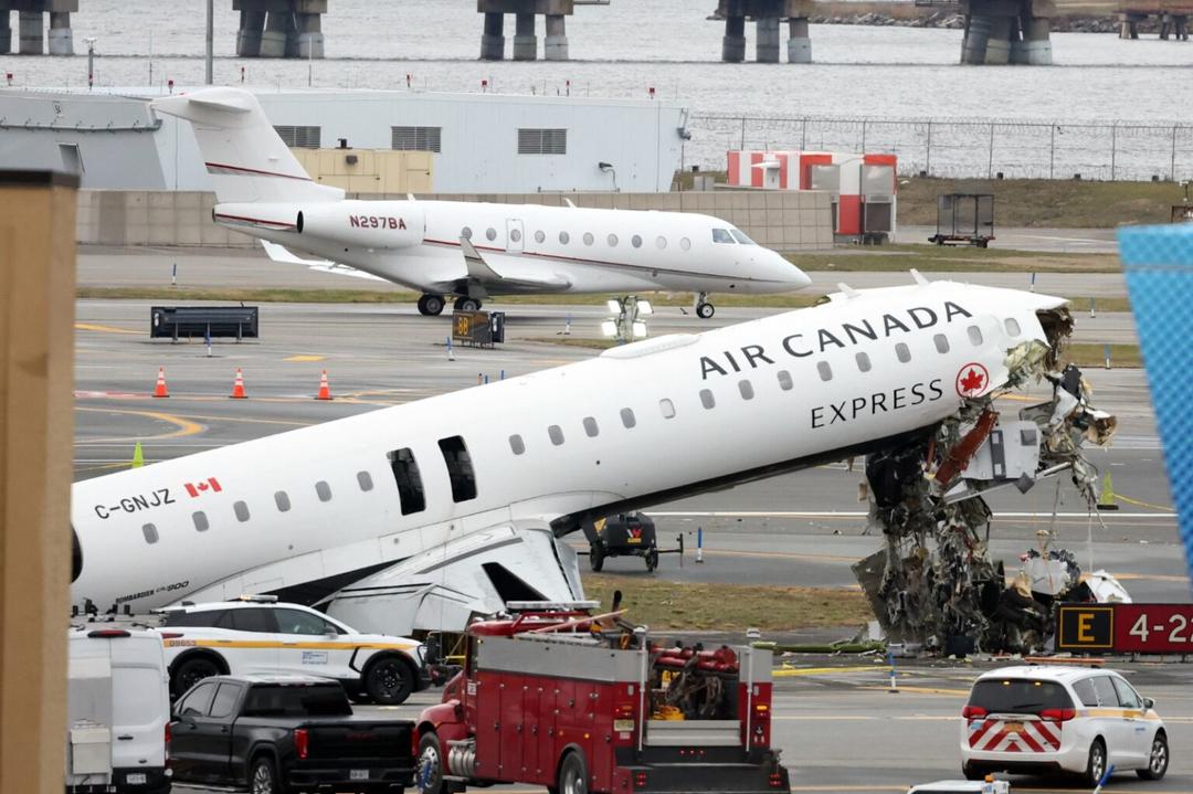 Nueva York: Aeropuerto LaGuardia reabre tras choque entre avión y camión