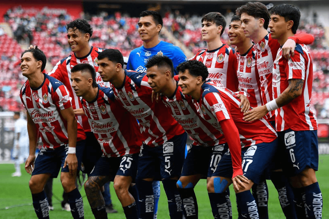 Chivas rompe récord de triunfos en los torneos cortos tras golear al Puebla