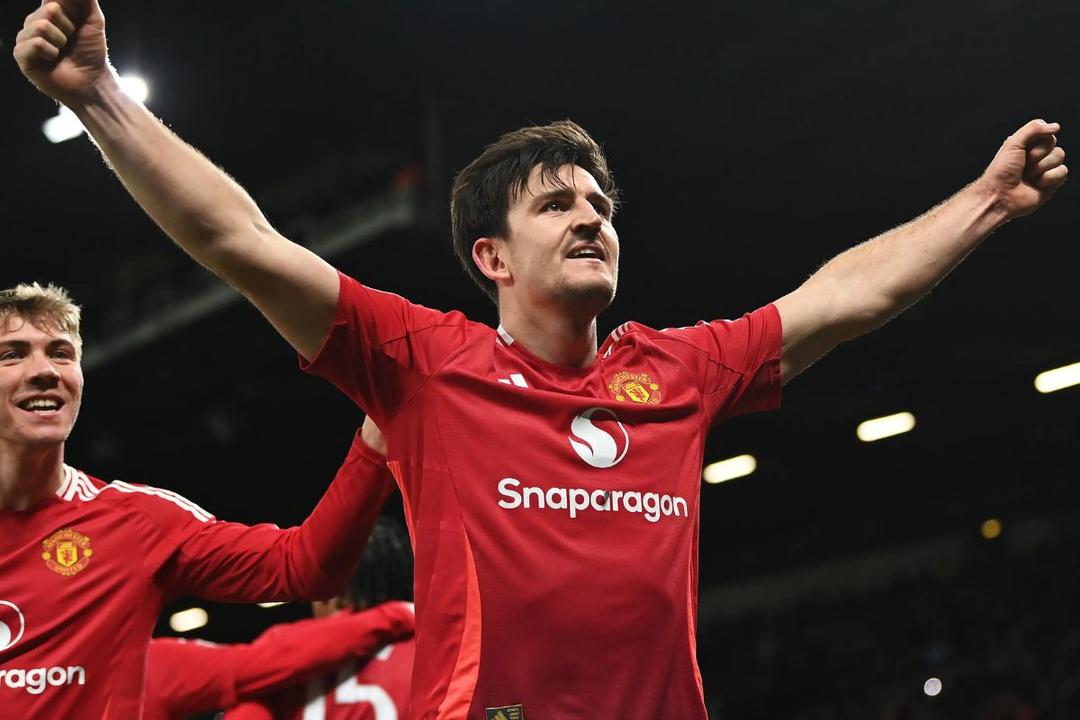 Harry Maguire renueva con el Manchester United hasta el 2027