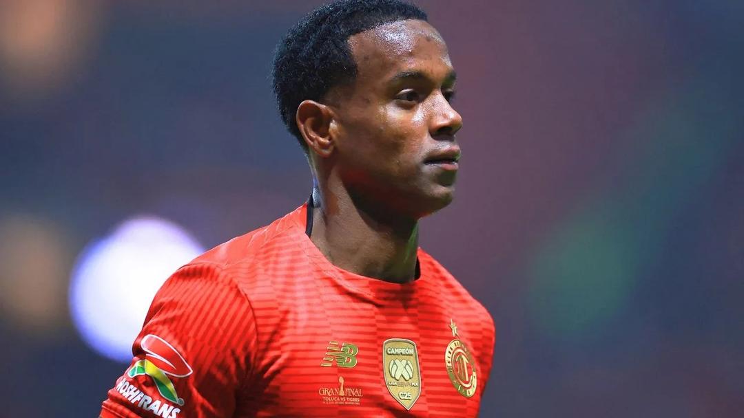 Toluca denuncia actos de racismo contra el brasileño Helinho