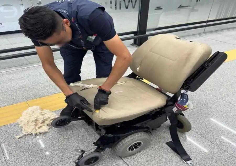 AICM: Hallan cargamento de cocaína oculto en silla de ruedas