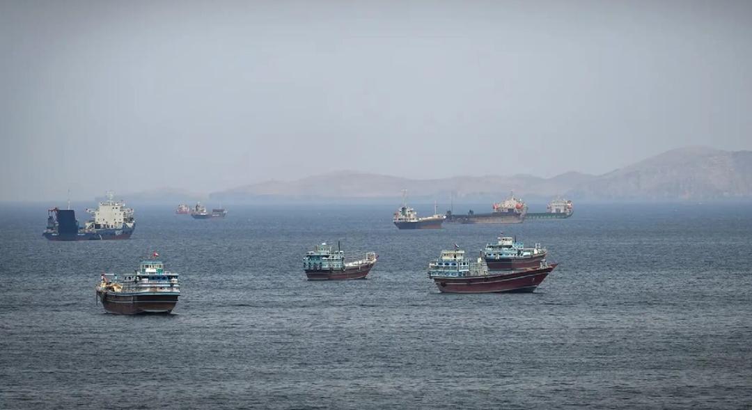 Trump pausa operación estadounidense para ayudar a barcos en Ormuz