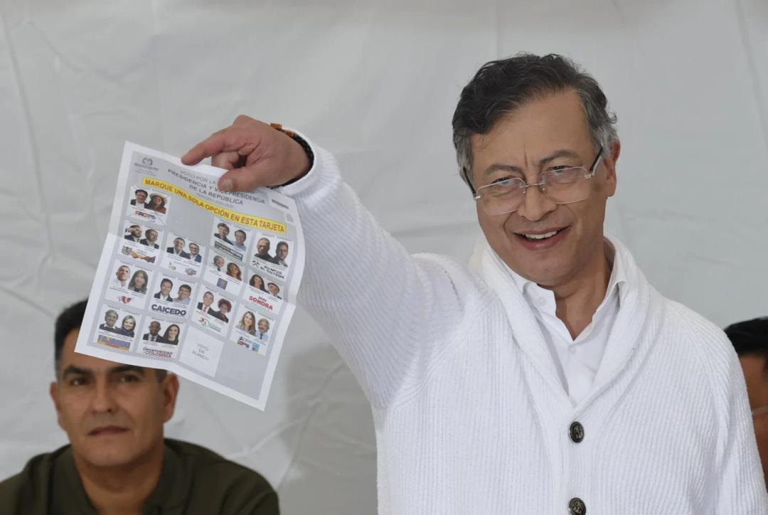 Petro celebra el triunfo de la izquierda en Perú sin resultado oficial