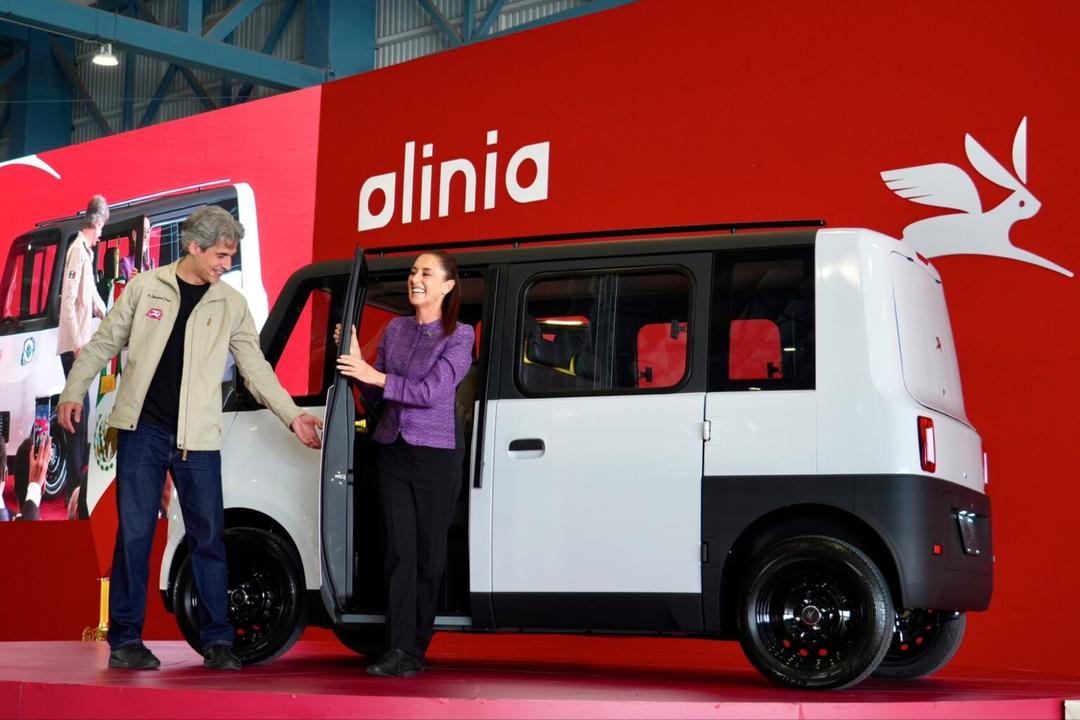 Sheinbaum presenta Olinia, el primer auto eléctrico mexicano