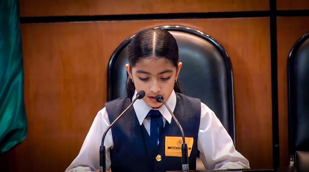 Sinaloa: Niña alza la voz por crisis que vive el estado