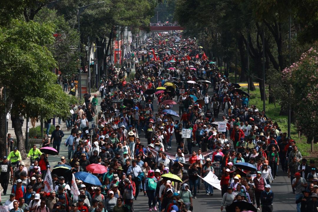 CDMX: Maestros y familiares de desaparecidos se movilizaron