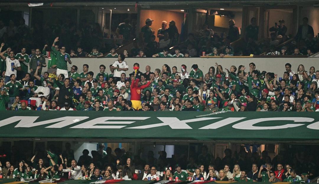 México avanza a octavos de final tras derrotar 2-0 a Ecuador