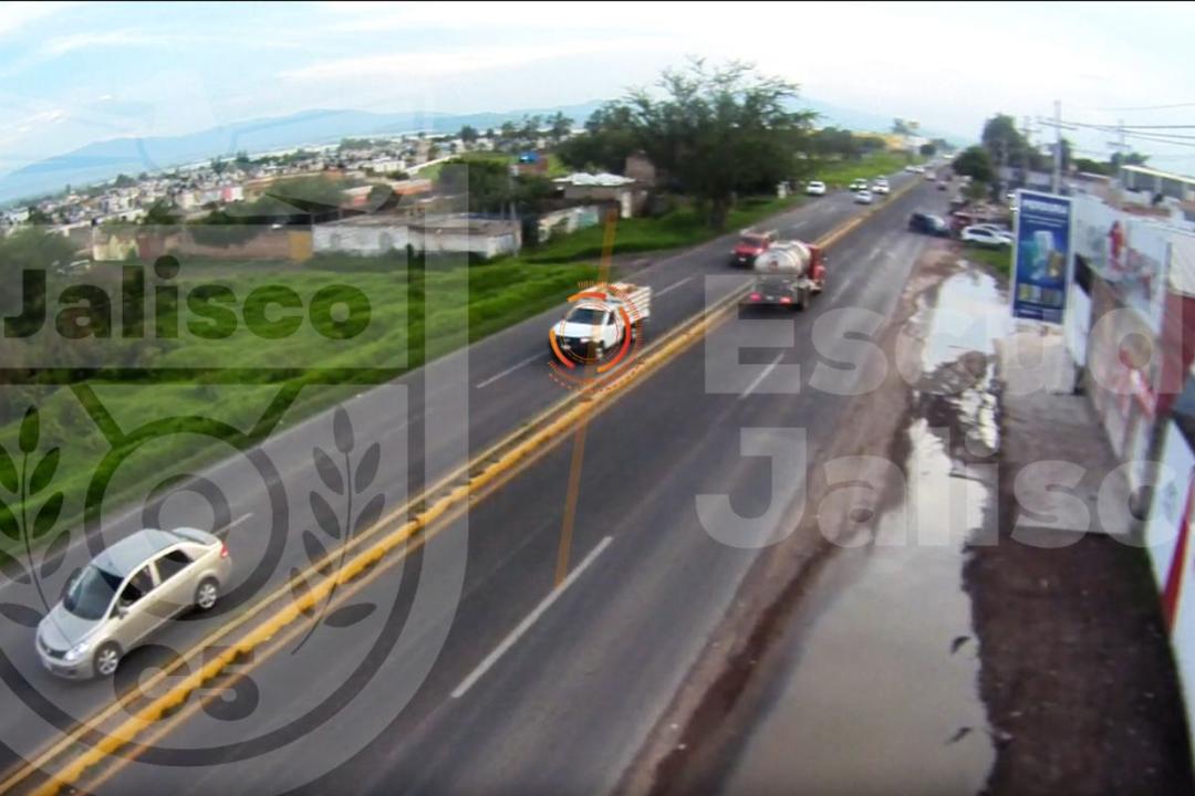 C5 logra detención de dos hombres que portaban mercancía robada de paquetería