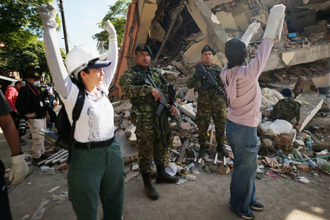 Colombia: Socorristas buscan a sobrevivientes entre los escombros