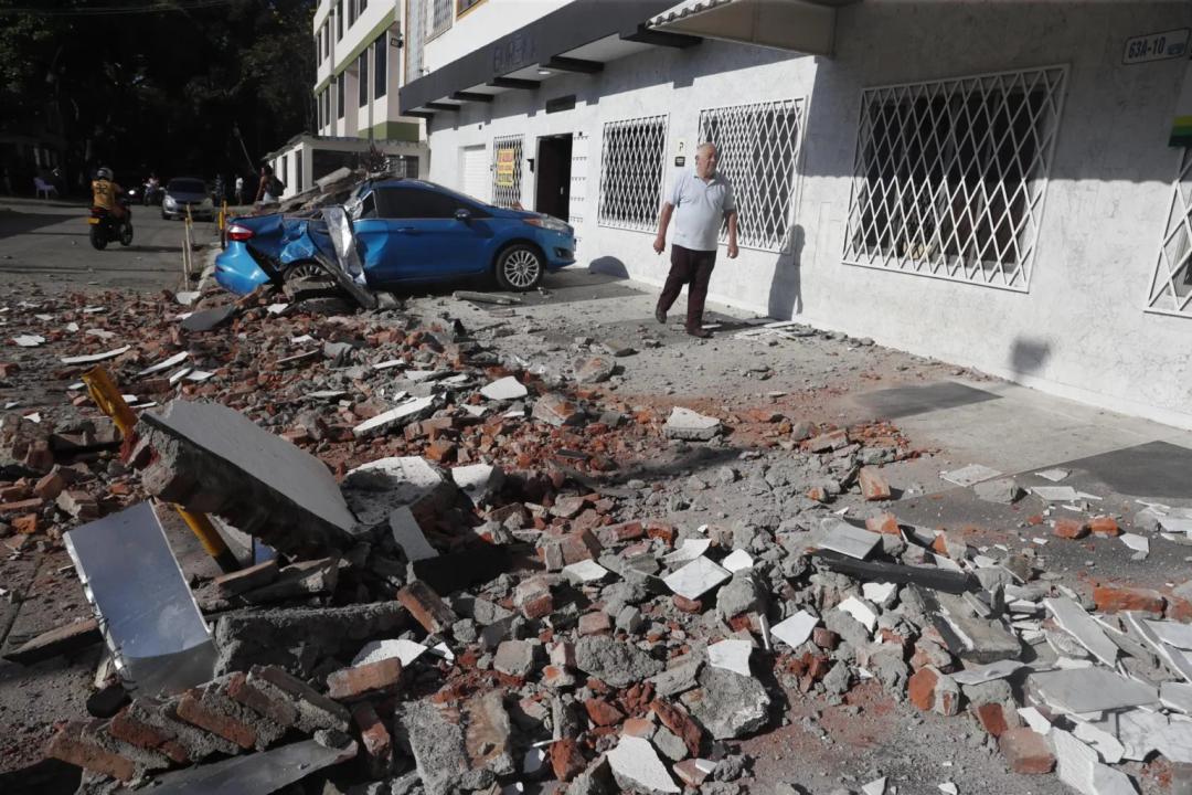 VIDEOS: Sismo de 7.4 sacude Colombia; reportan personas atrapadas
