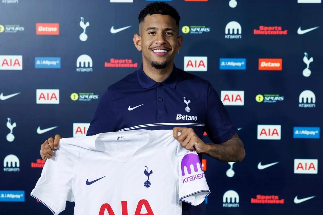 Tottenham hace oficial la llegada de Savinho procedente del Manchester City