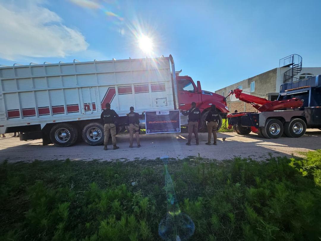 San Julián: Aseguran 2 camionetas y un tractocamión con reporte de robo