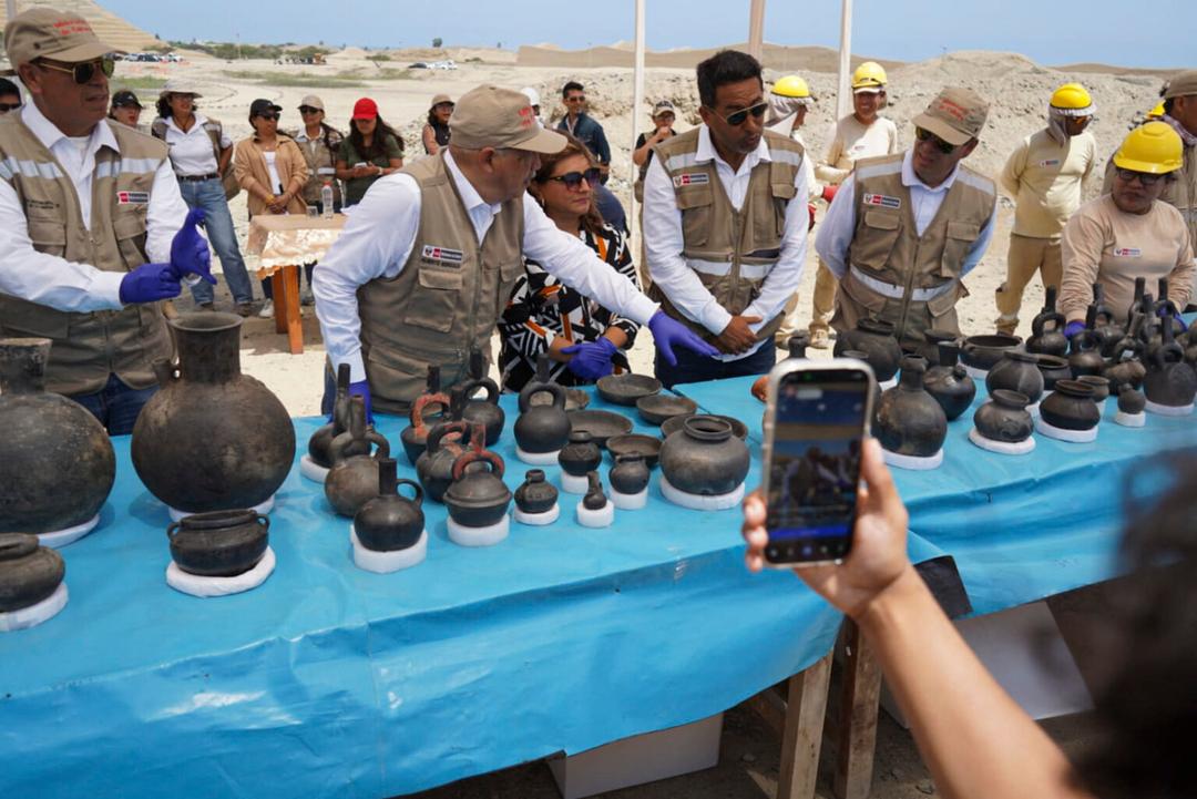 Perú: Descubren tumba con restos humanos en ciudadela prehispánica