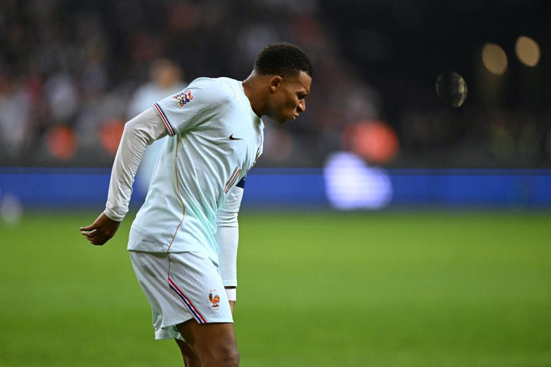 Mbappé sufre lesión de rodilla y abandona la concentración de Francia