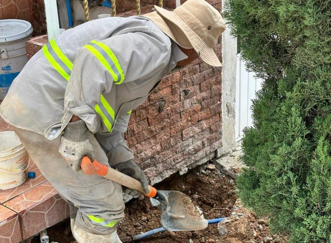 MIAA repara fuga de agua potable en Solidaridad IV