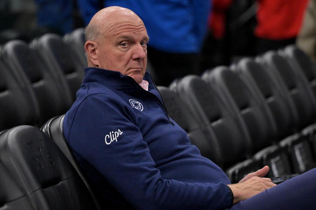 NBA: Dueño de los Clippers acepta millonaria multa por violar tope salarial