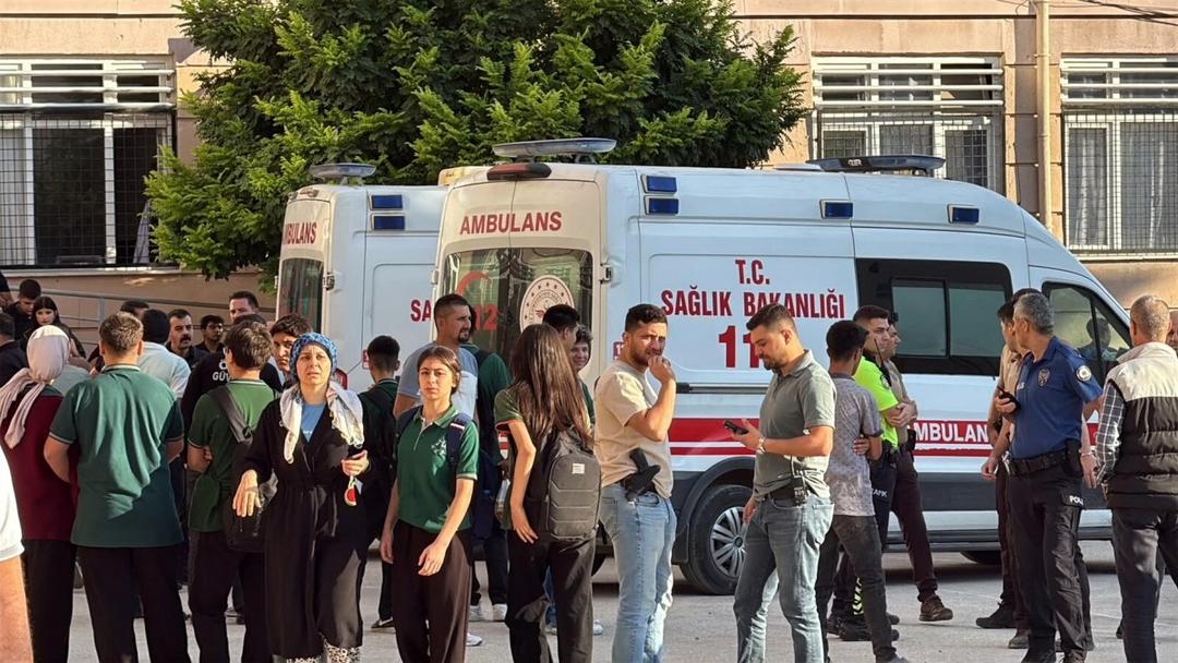 Turquía: Tiroteo frente a escuela deja 11 heridos