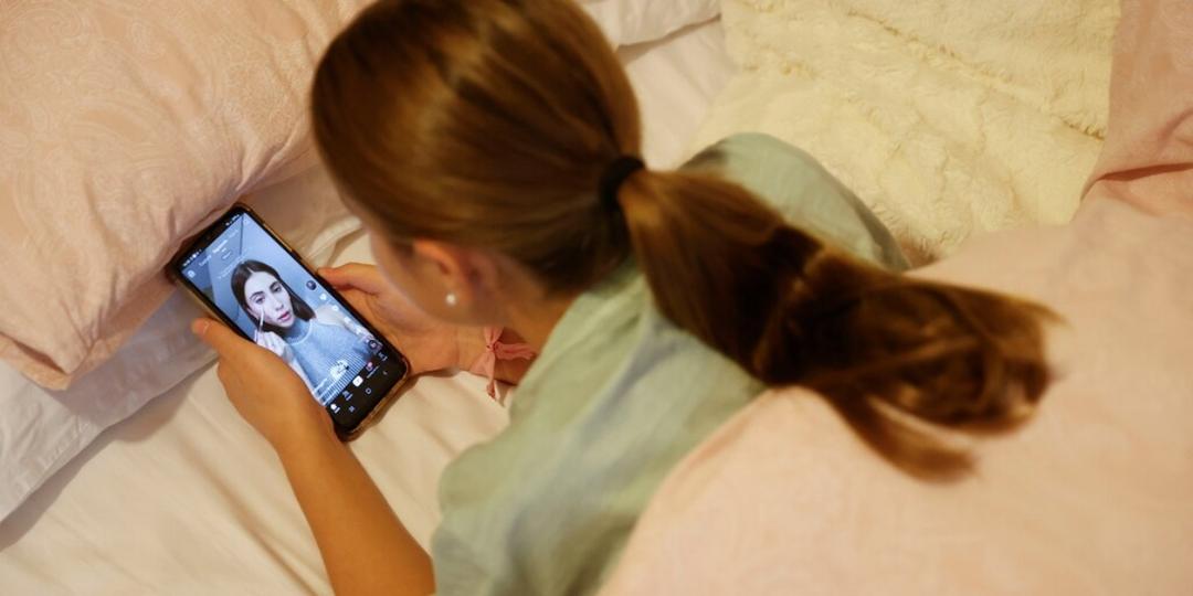 Unión Europea prohíbe las redes sociales a menores de 13 años