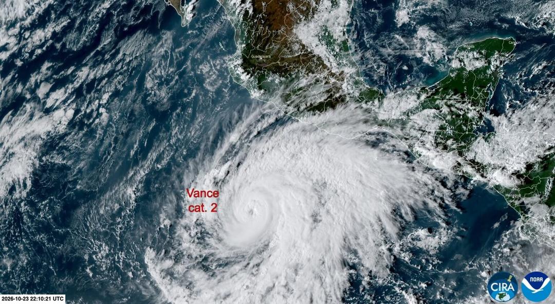 Huracán Vance avanza en el Pacífico como categoría 2