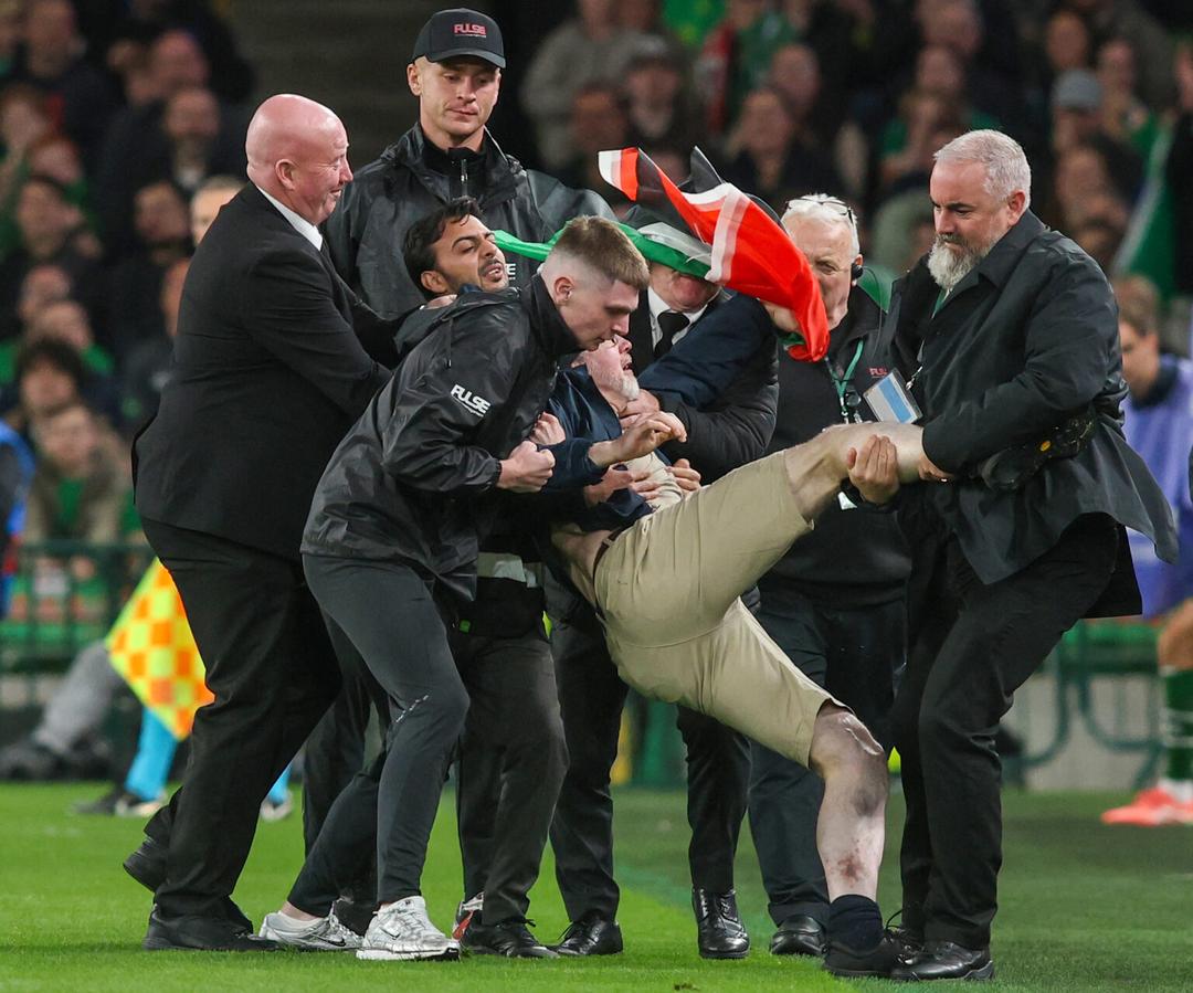 Irlanda vs Austria es interrumpido por protestas propalestinas