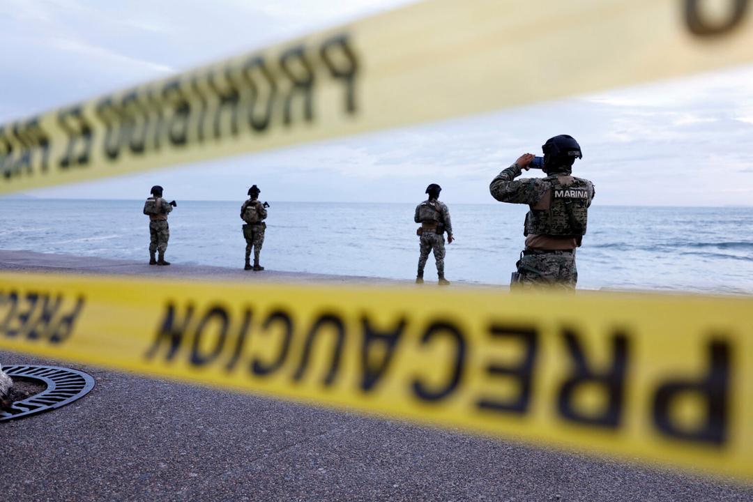 Huracán Simón deja un muerto e inundaciones en costas mexicanas