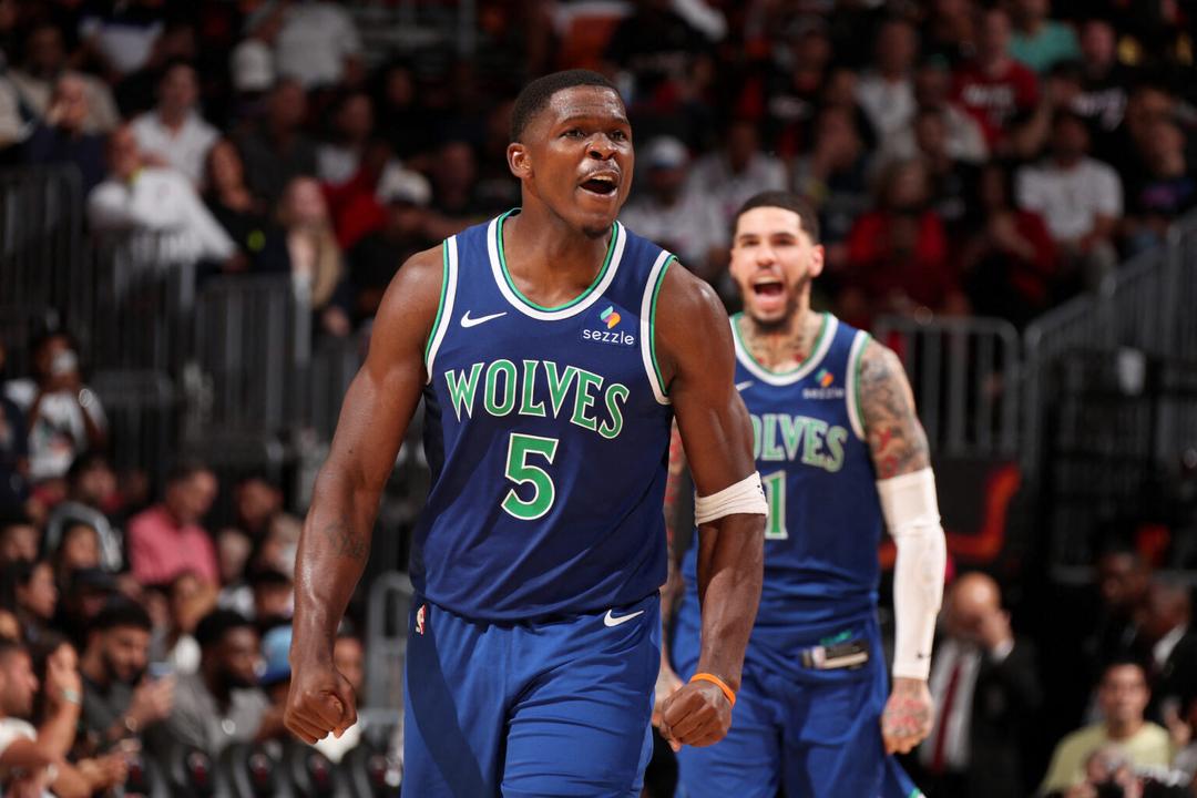 Anthony Edwards y los Timberwolves vencen al Heat Antetokounmpo