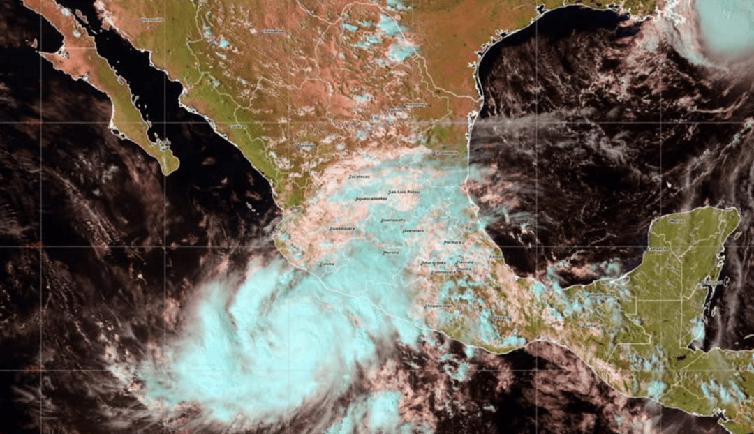 Huracán Simón podría intensificarse y amenaza costas mexicanas