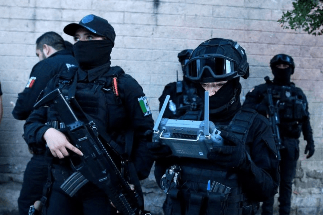 Policía de Jalisco detiene a dos presuntos responsables de robo de vehículos