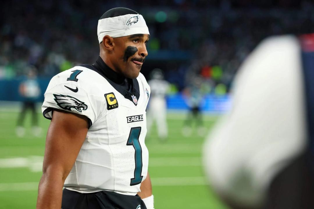 NFL: Jalen Hurts es baja toda la temporada por lesión