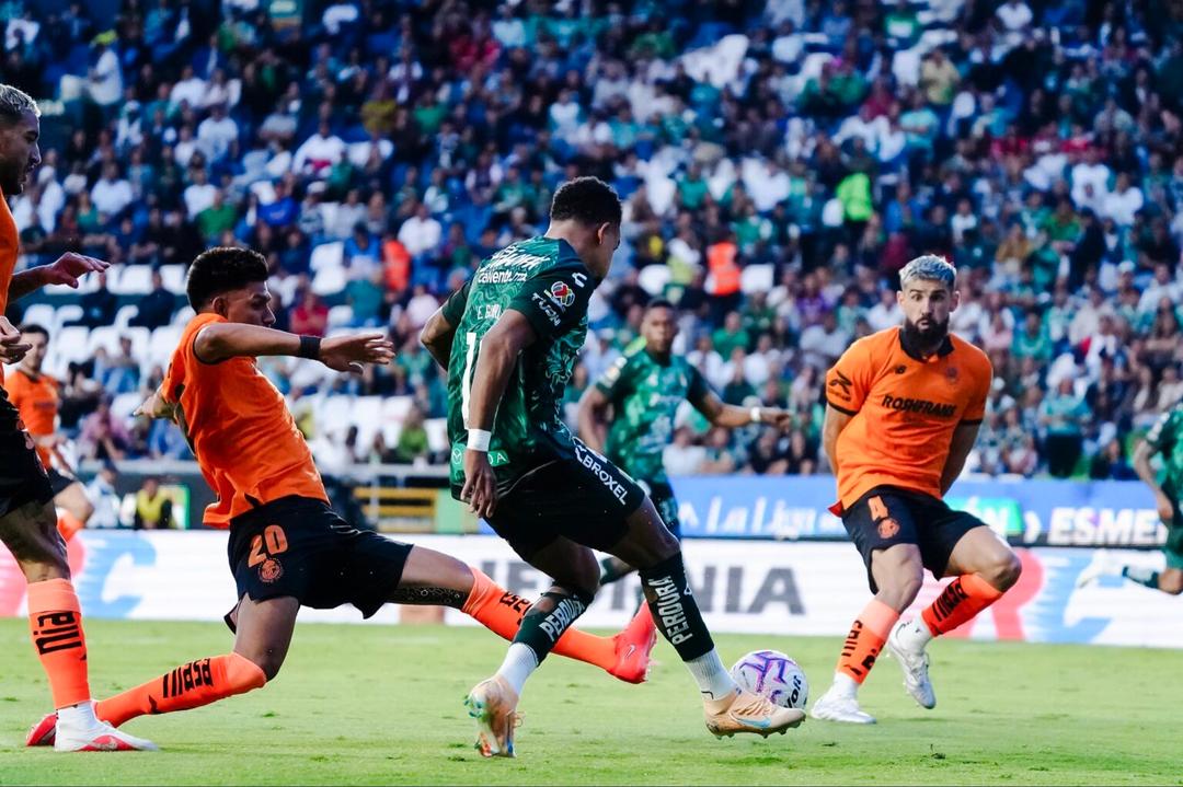 Toluca empata a León con un Viñas heróico
